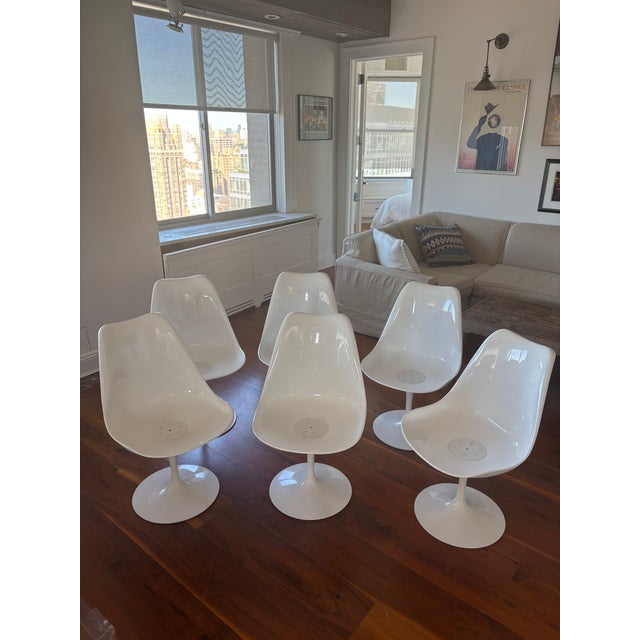 Knoll Pristine Vintage Eero Saarinen for Knoll Stationary Tulip Side Chairs - Set of 6 For Sale - Image 4 of 6