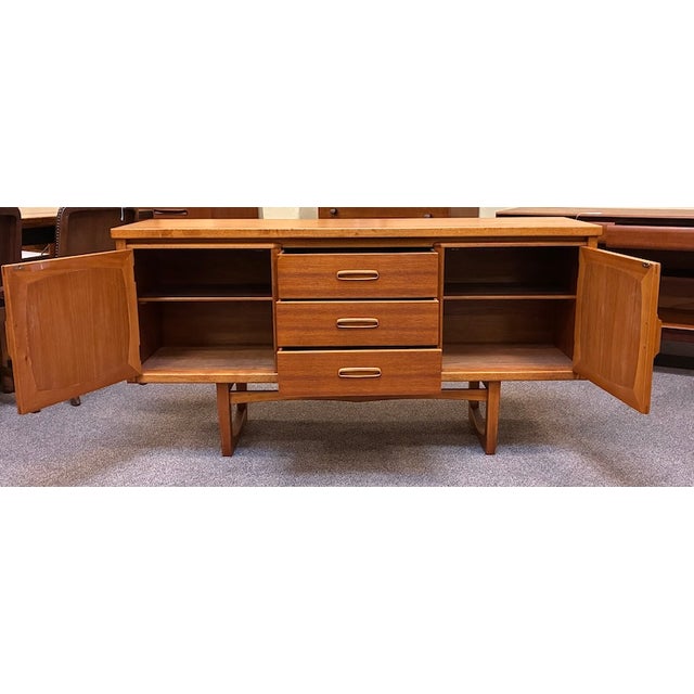 Brown Mid Century Modern Teak Credenza c.1960 For Sale - Image 8 of 10