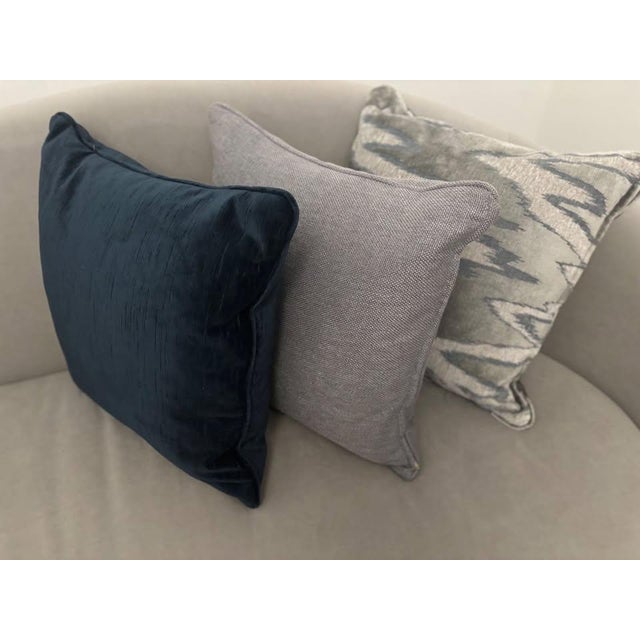Elevate your space with this stunning contemporary sofa set by Bernhardt, a name synonymous with craftsmanship, quality,...