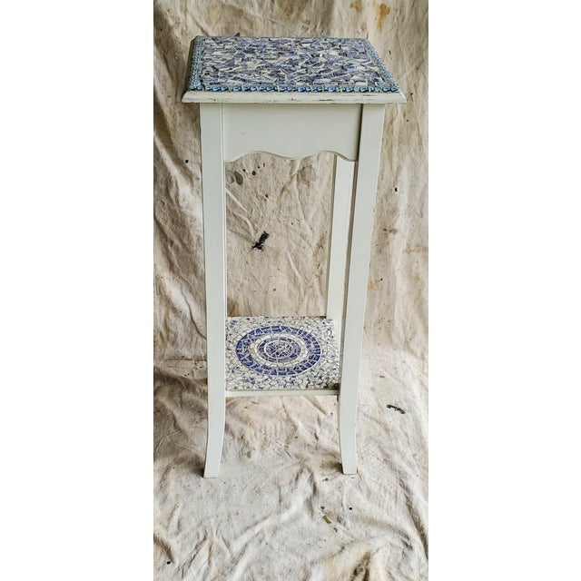 Lovely pique-assiette "plate mosaic" top in classic blue and white. A unique statement, artist piece! The mosaic consists...