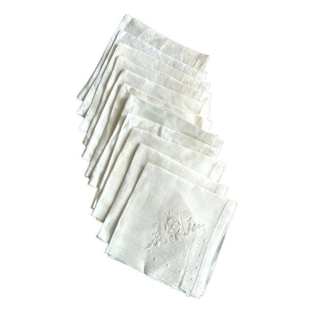 Vintage White Linen Napkins With Embroidered Floral Corner Detail – Set of 11 For Sale