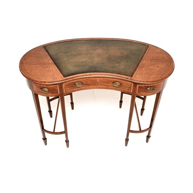 1900 - 1909 Antique Edwardian Leather Top Kidney-Shaped Desk, 1900s For Sale - Image 5 of 11