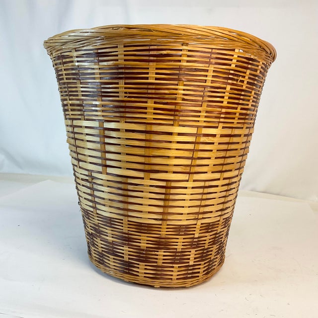1970s 1970s Vintage Boho Chic Arts & Crafts Coastal Woven Split Reed Wicker Wastebasket For Sale - Image 5 of 8