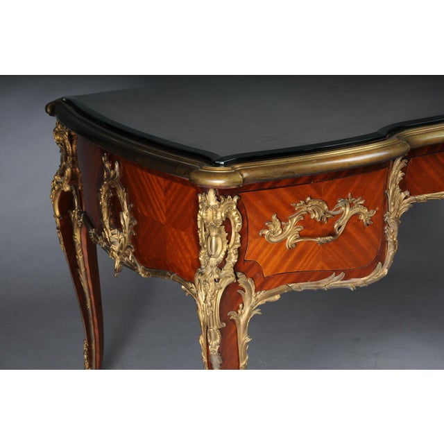 French Louis Xv Style Bureau Plat in the style of Francois Linke, Paris For Sale - Image 4 of 18