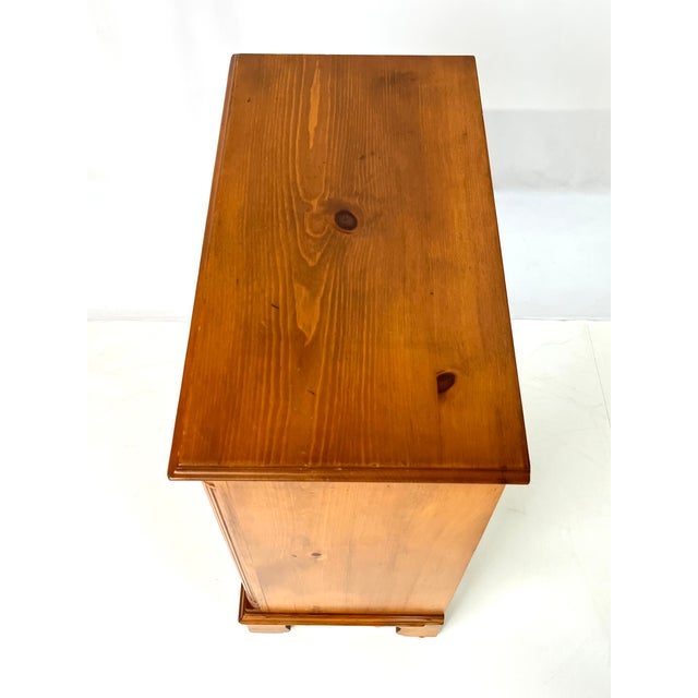 Vintage Kittinger Colonial Revival Knotty Pine Small Chest of Drawers For Sale - Image 9 of 17