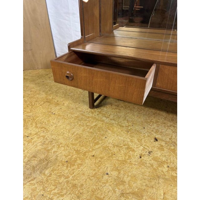Mid-Century Teak Display Cabinet from Turnidge of London, 1960s For Sale - Image 4 of 11