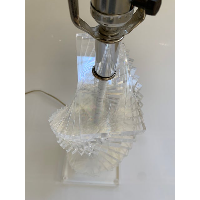 Vintage 1970s Stacked Lucite Helix Twist Spiral Table Lamp For Sale - Image 9 of 12