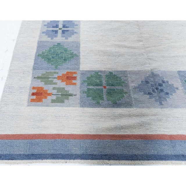 1960s Doris Leslie Blau Mid-Century Swedish Geometric Light Gray Flatweave Wool Rug For Sale - Image 5 of 9