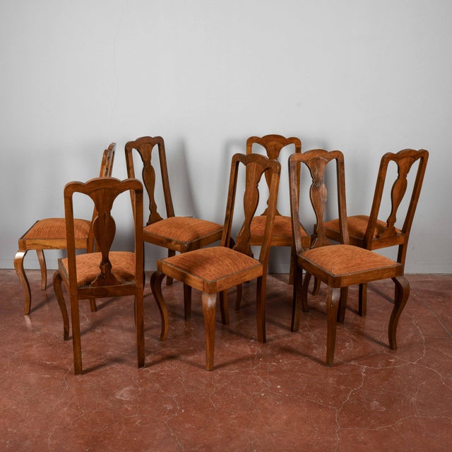 This set of seven late 19th-century chairs, with their wooden frame and padded seat, offers an authentic antique touch....