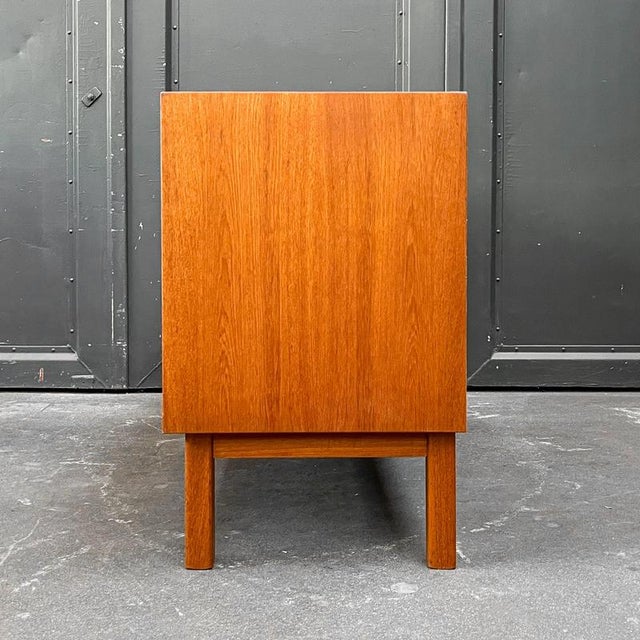 Mid-Century Modern Shelving Unit in Teak For Sale - Image 16 of 18