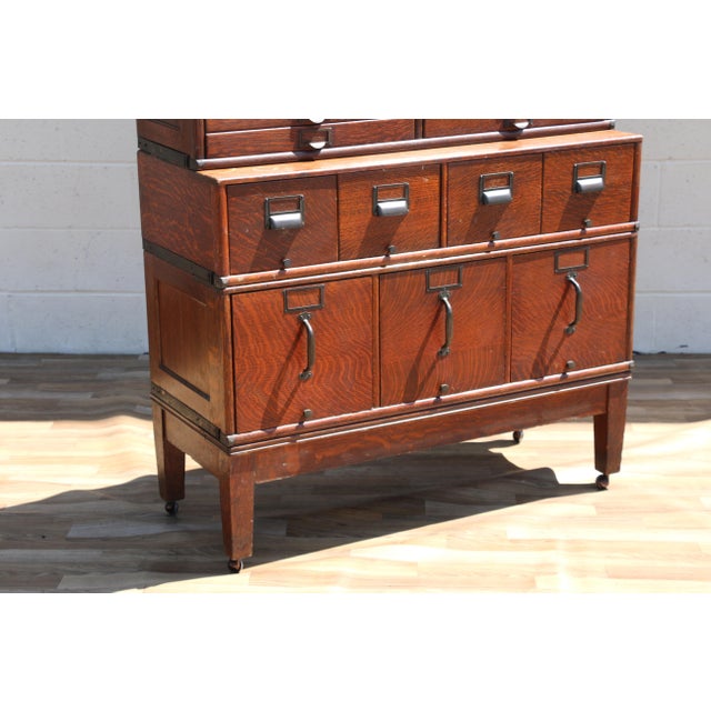 1900 - 1909 Antique Arts & Crafts Tiger Oak Modular Stacking Multi-Drawer File Cabinet, Early 1900s For Sale - Image 5 of 18