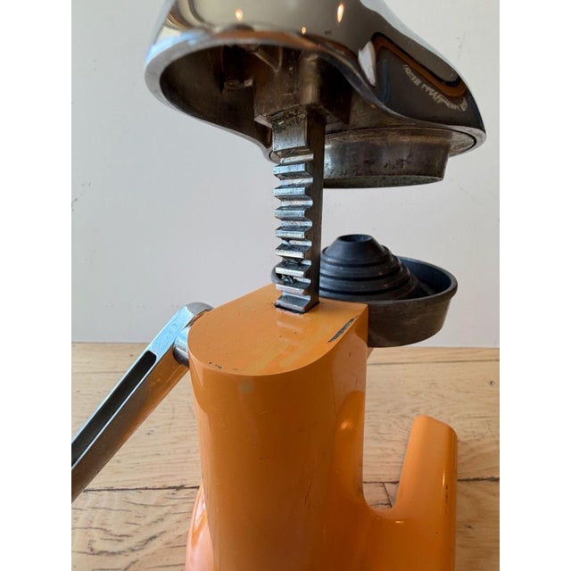 1950s Vintage Atlantic Spremita Deluxe Orange and Chrome Manual Citrus Juicer For Sale - Image 5 of 15