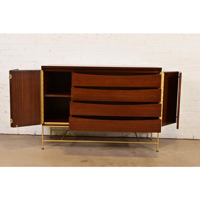 1950s Paul McCobb Irwin Collection Mahogany and Brass Sideboard, Credenza, or Bar Cabinet, Newly Refinished For Sale In South Bend - Image 6 of 16