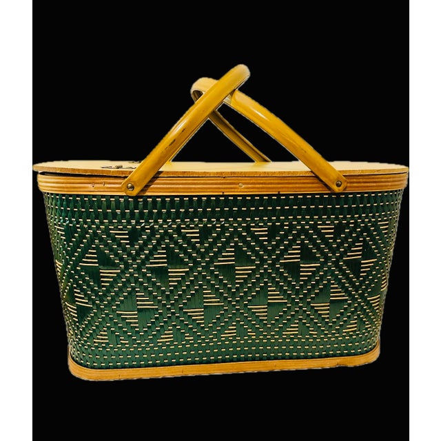 Great vintage Picnic basket beautiful design of green diamonds wicker weave and wood structure, with insert tray. In...