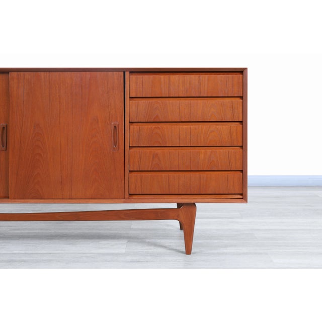 1960s Danish Modern Teak Credenza For Sale - Image 10 of 13