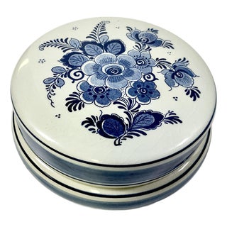 1940s Vintage Hollywood Regency Boho Chic Delft Hand Painted Covered Trinket Box For Sale