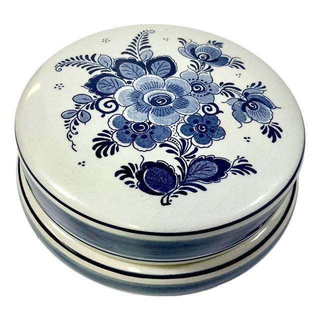 1940s Vintage Hollywood Regency Boho Chic Delft Hand Painted Covered Trinket Box For Sale