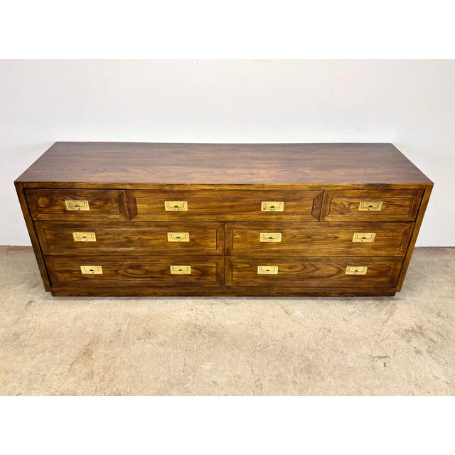 Henredon Scene One Campaign Style 7-Drawer Long Dresser in Oak & Brass For Sale In New York - Image 6 of 12
