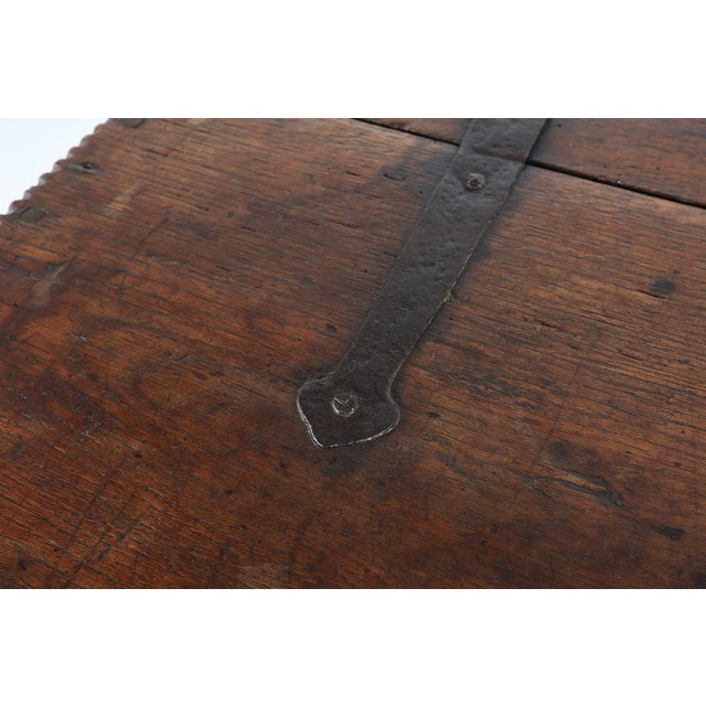 Antique William III Oak Trunk, 1700 For Sale - Image 6 of 14