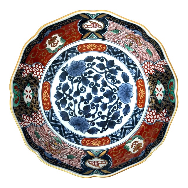 Vintage Japanese Red, Blue and Whtie Imari Decorative Large Bowl With Gold Detailing For Sale