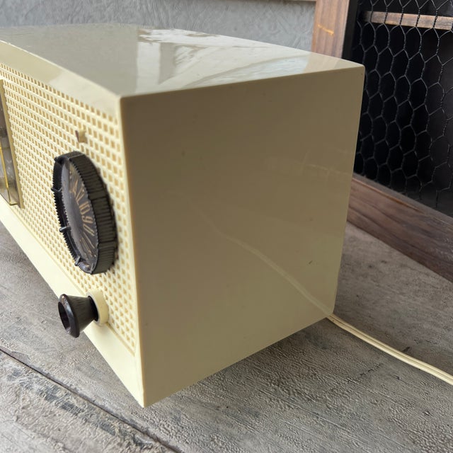 1950s General Electric Model 895 White Clock Radio - Fully