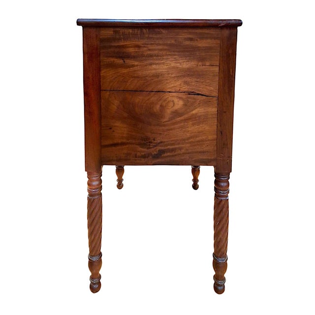 19th-Century American Federal Mahogany Three-Drawer Worktable For Sale In San Francisco - Image 6 of 12