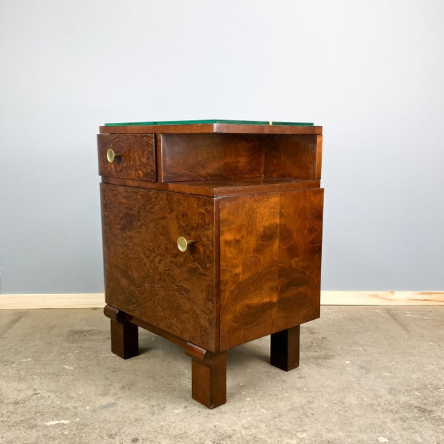 Art Deco Bedside Tables in Burl Wood with Glass Top, 1930s, Set of 2 For Sale - Image 15 of 18