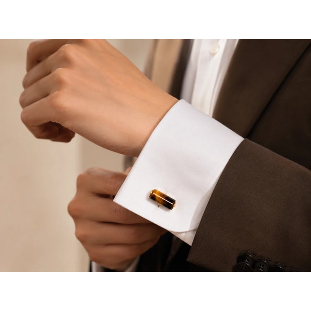 Art Deco Late 20th Century Pair of 14K Yellow Gold Tiger Eye Designer Cufflinks For Sale - Image 3 of 3