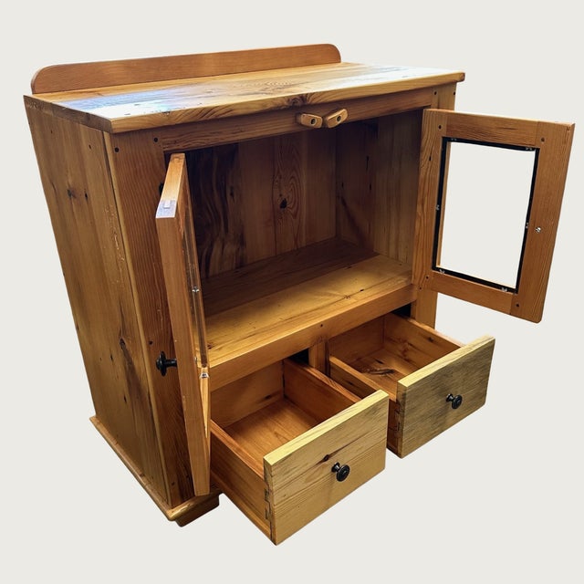 American The Liberty - Handcrafted Early American Cupboard / Display Cabinet With Glass Doors & Reclaimed Pine For Sale - Image 3 of 5