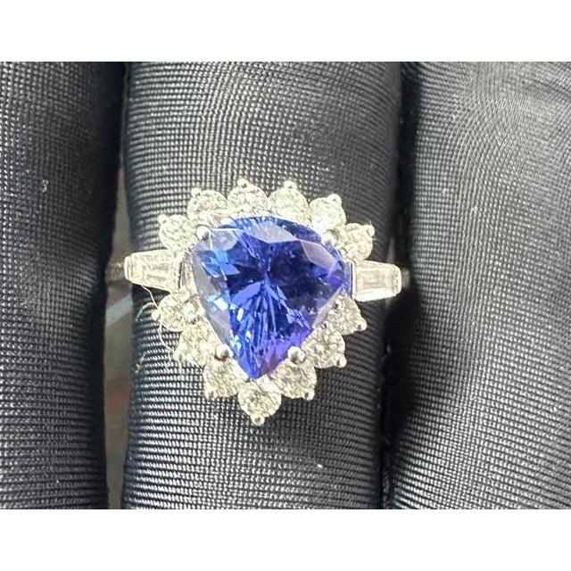 18k White Gold Ring With Trillion-Cut Tanzanite & Diamond Halo, New, Size 7 For Sale - Image 12 of 12