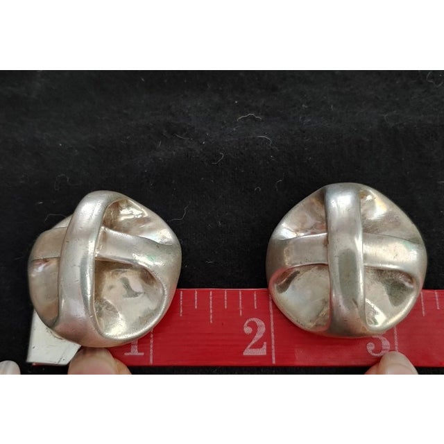 Robert Lee Morris 1980s Post Modern Robert Lee Morris Oversize X Clip-on Earrings, a Pair For Sale - Image 4 of 4