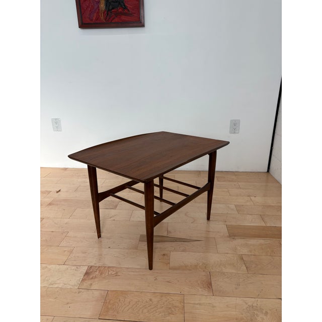 Mid-Century Modern walnut surfboard side table by Bassett Furniture Company, circa 1965. This classic Danish...
