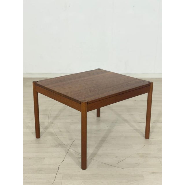 For sale is a very beautiful vintage teak coffee table in good condition with a lovely wood grain. Danish design, 1960s,...