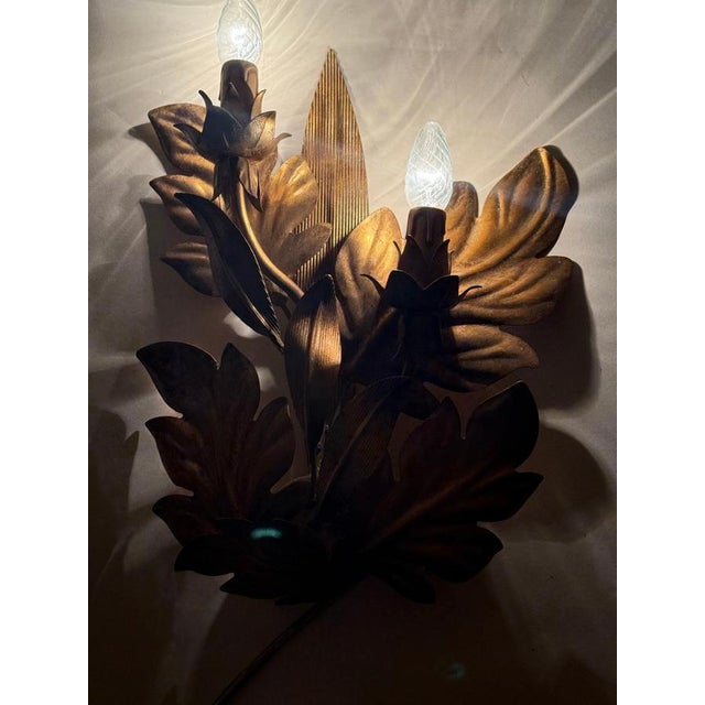 Hollywood Regency Palm Leaf Wall Lamp in Gold Leaf Metal, 1960s For Sale - Image 10 of 12