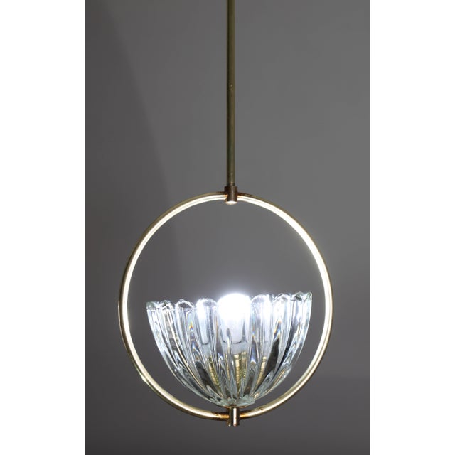 A charming Murano glass pendant light by Barovier & Toso. Manufactured between 1940 and 1950. Polished brass frame....