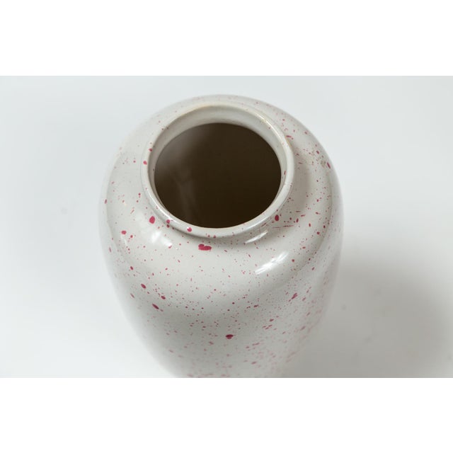 Dark Pink Art Pottery Spatterware Vase by Sheila Fournier, England, 20th Century For Sale - Image 8 of 9