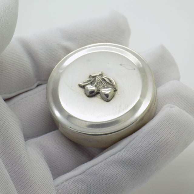 1970s Vintage Italian Handmade 925 Sterling Silver Pill Snuff Trinket Box, Alessandria, 1970s For Sale - Image 5 of 17