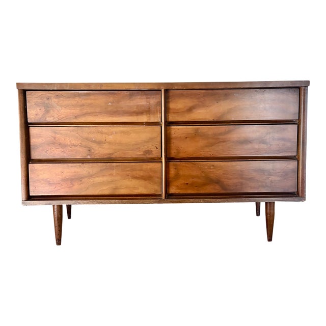 Mid-Century Modern Harmon House Walnut 6-Drawer Dresser on Tapered Legs, Attributed For Sale