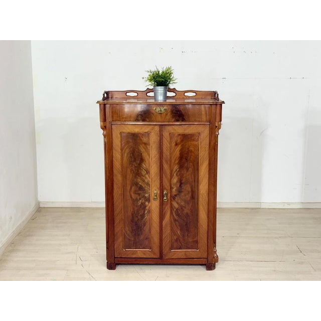 For sale is an elegant, antique Gründerzeit-era vertiko (cabinet) dating from around 1900. This piece of furniture...