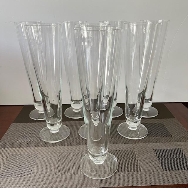 The Luigi Bormioli Pilsner glass holds 14 ounces, offering space for beer, cider, or other carbonated beverages with room...