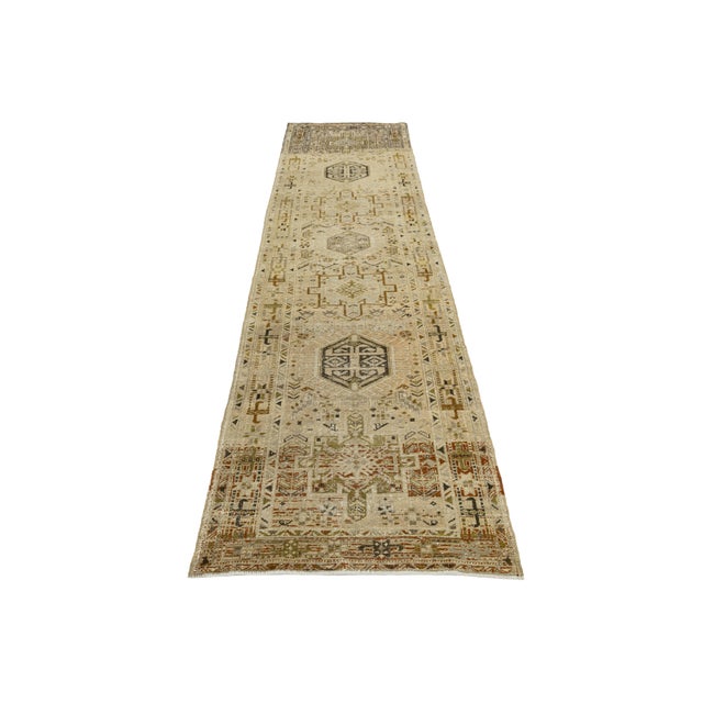 Antique Heriz Serapi Wool Runner – Neutral Geometric Hallway Gallery Runner 3x11 For Sale - Image 4 of 9