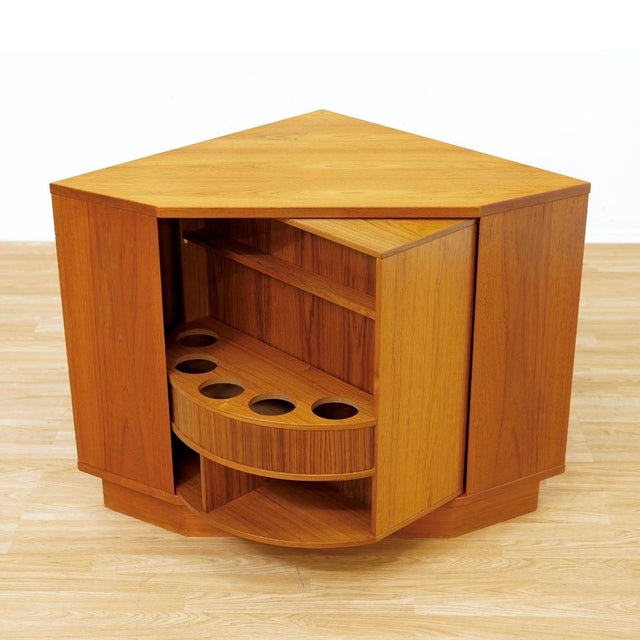 1960s Danish Modern Revolving Corner Bar in Teak by Vildbjerg Mobelfabrik For Sale - Image 17 of 18