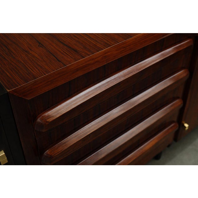 Brazilian Modern Rosewood Credenza With Brass Details by Jean Gillon, Brazil, 1960s For Sale In New York - Image 6 of 14
