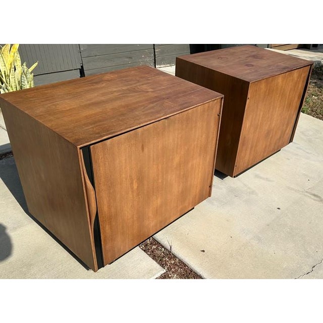 Richard Thompson 1960s Pair of Mid-Century Modern Nightstands by Richard W. Thompson for Glenn of California For Sale - Image 4 of 9