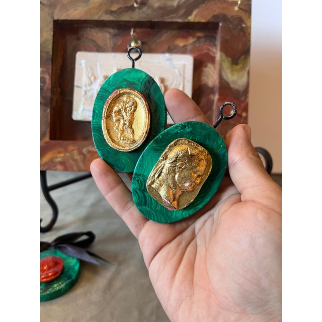 1940s Italian Grand Tour Style Faux Marble Specimen Gilded Classical Intaglio Collection For Sale - Image 5 of 15