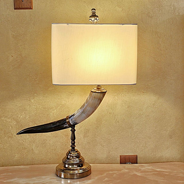 Vintage Faux Horn & Brass Table Lamp – Hollywood Regency For Sale - Image 4 of 18
