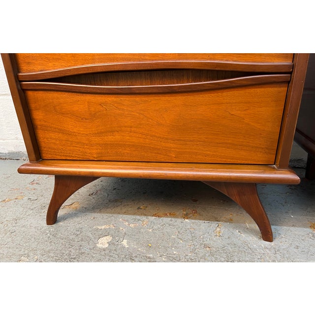 Pair of Mid-Century Walnut Nightstands With Sculpted Drawer Pulls For Sale - Image 11 of 15