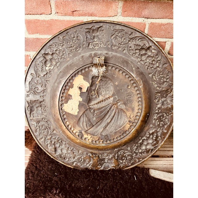Metal Large Antique Copper Decorative Plate with Henry IV Portrait, 1901 For Sale - Image 7 of 8