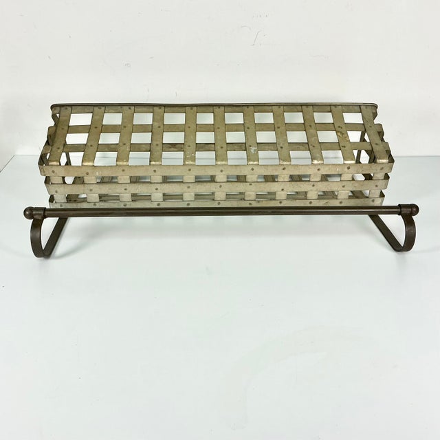 1970s Vintage Farmhouse Boho Chic Rustic Tin Wall-Mounted Basket Shelf With Towel Bar. For Sale - Image 10 of 18