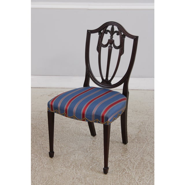 1980s Pair of Kindel Grand Rapids Mahogany Shield Back Chairs For Sale - Image 5 of 18